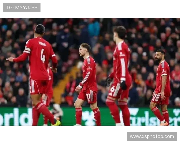 利物浦迎战曼联激战一触即发 双方争夺英超榜首宝座引爆球迷热议