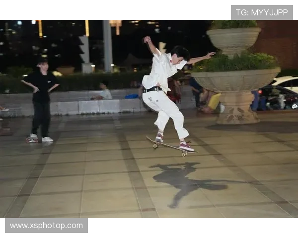 滑板战术解析：西安滑板队如何运用包夹体系提升竞技水平