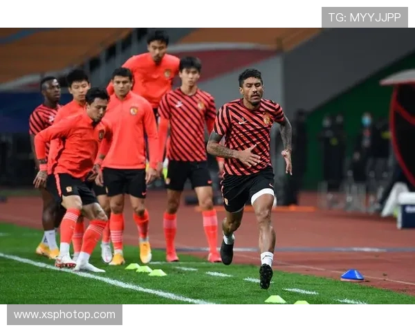 广州恒大队迎战北京球队全力争胜展现足球激情与实力对决